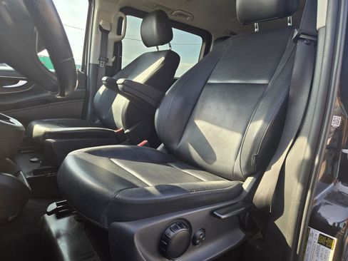 Used 2018 Mercedes-Benz Metris Passenger image 10