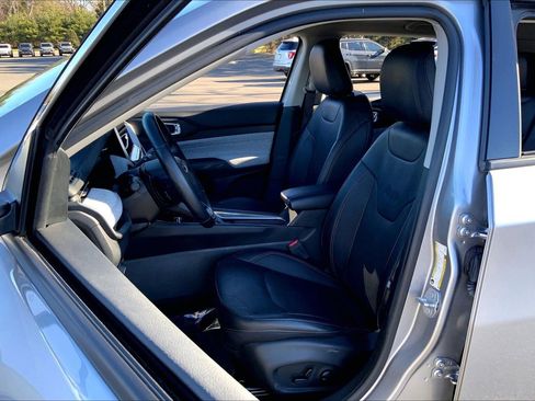 Certified 2022 Jeep Compass Latitude image 8