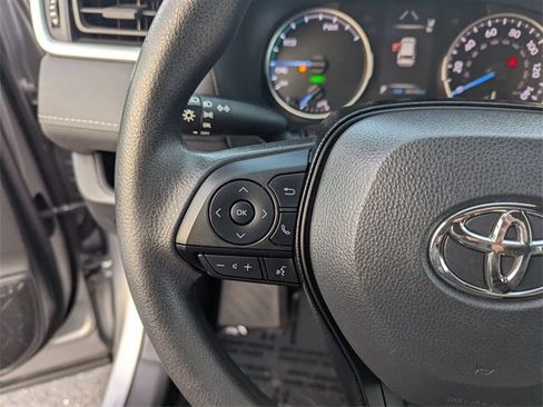 Used 2021 Toyota RAV4 LE image 11