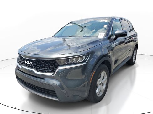 Certified 2023 Kia Sorento LX FWD image 3
