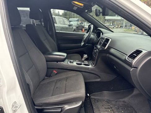 Used 2019 Jeep Grand Cherokee Laredo image 9