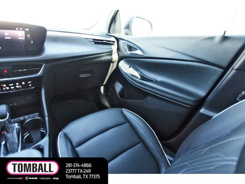 Used 2025 Buick Encore GX Avenir w/ Avenir Technology Package image 11