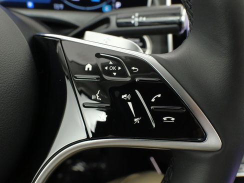 Used 2025 Mercedes-Benz E 350 4MATIC Sedan image 42