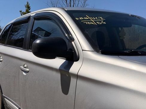 Used 2018 Mitsubishi Outlander AWD image 8