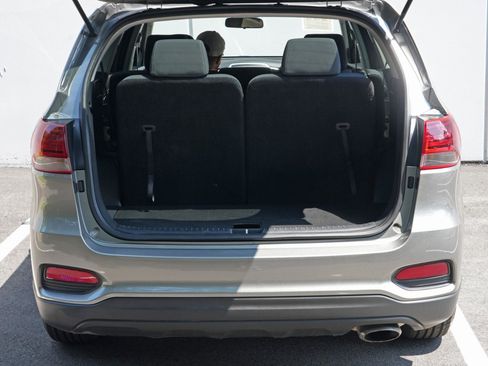 Used 2019 Kia Sorento FWD image 9