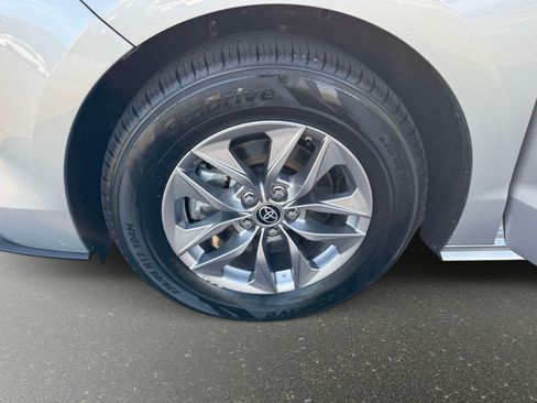 Certified 2023 Toyota Sienna XLE w/ XLE Plus Package AWD/4WD image 7