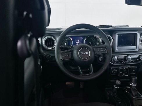 Used 2023 Jeep Wrangler Unlimited image 17