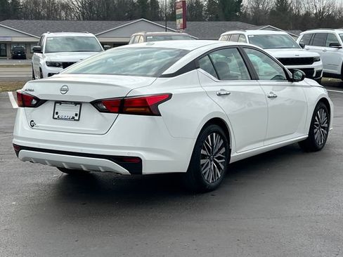 Used 2025 Nissan Altima 2.5 SV FWD image 34