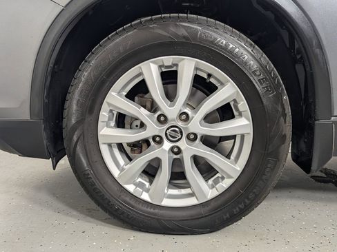 Used 2018 Nissan Rogue SV w/ Premium Package AWD/4WD image 11