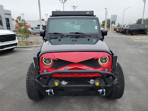 Used 2016 Jeep Wrangler Rubicon w/ Power Convenience Group image 5