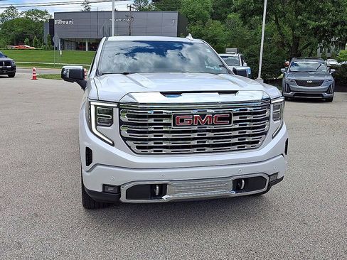 Used 2023 GMC Sierra 1500 Denali w/ Denali Reserve Package AWD/4WD image 3