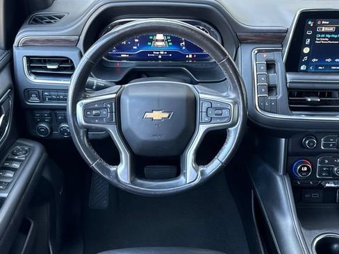 Used 2022 Chevrolet Suburban LT AWD/4WD image 16