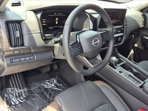 Used 2026 Nissan Pathfinder Platinum FWD image 10