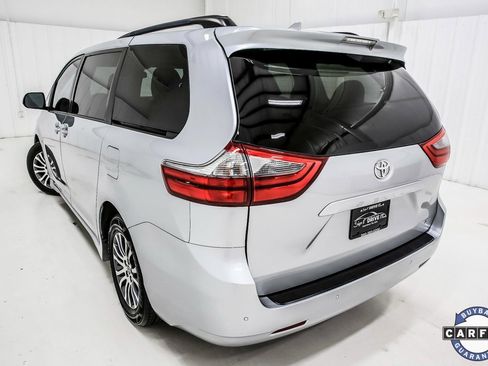 Used 2020 Toyota Sienna XLE image 4