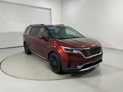 Used 2022 Kia Carnival SX FWD image 2