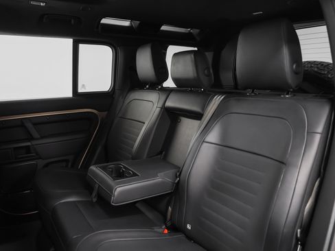 Used 2025 Land Rover Defender 110 image 44
