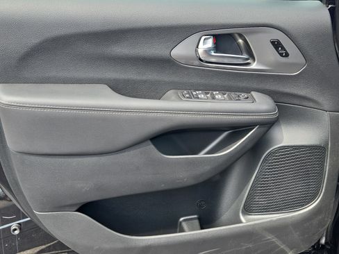 New 2026 Chrysler Pacifica Select image 25