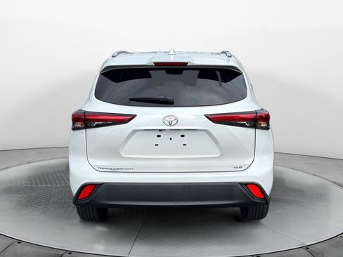 Used 2023 Toyota Highlander XLE FWD image 6
