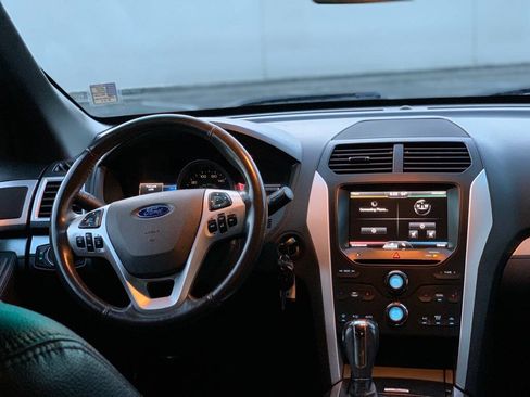 Used 2015 Ford Explorer XLT AWD/4WD image 12