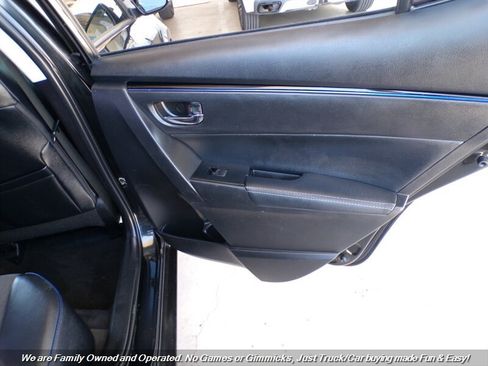 Used 2017 Toyota Corolla SE FWD image 23