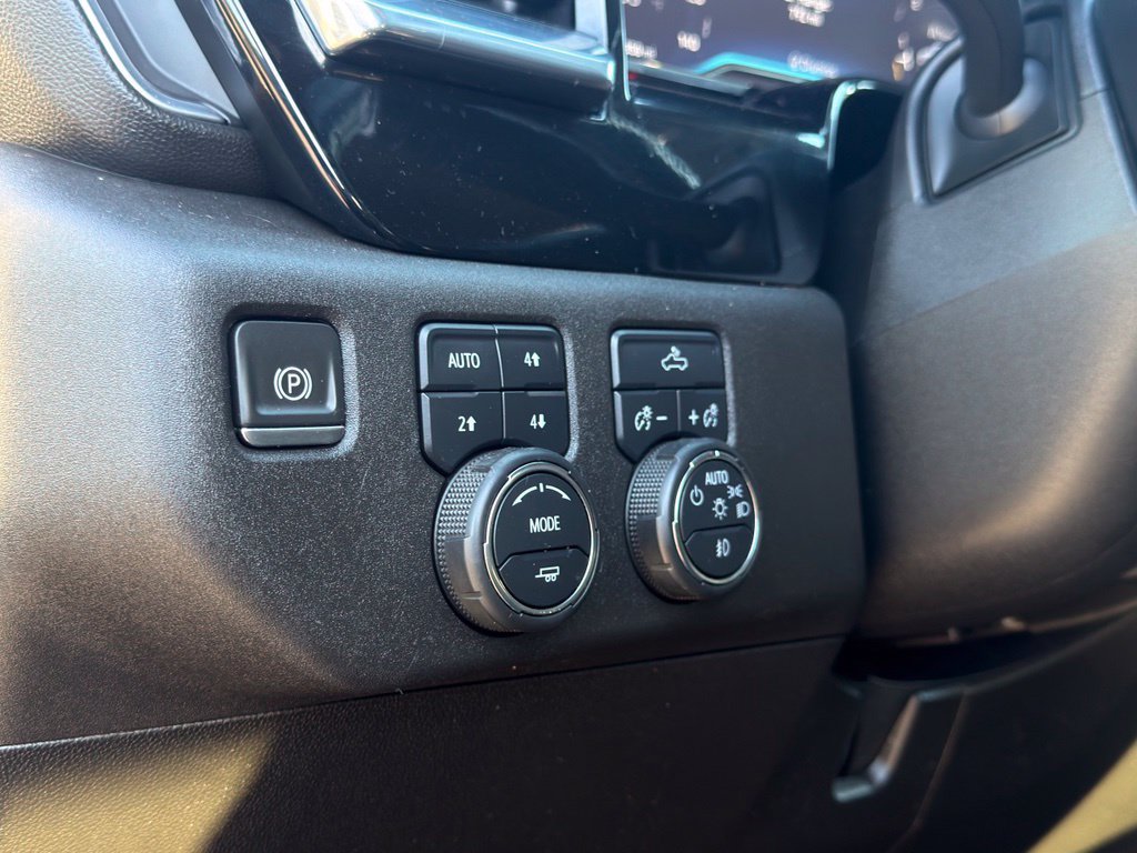 Used 2024 Chevrolet Silverado 1500 RST w/ Z71 Off-Road Package AWD/4WD image 18