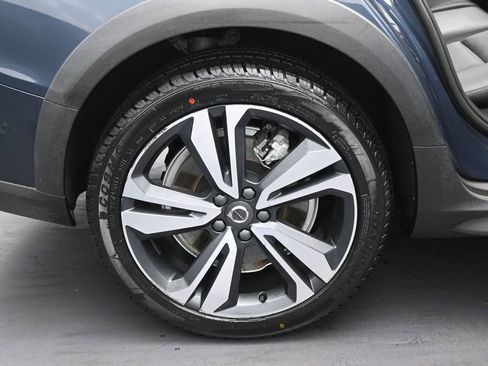 Used 2023 Volvo V60 B5 Cross Country Plus w/ Climate Package image 35