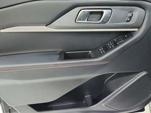 Used 2025 Ford Explorer ST-Line w/ ST-Line Street Pack image 21