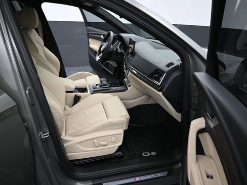 Used 2024 Audi Q5 e Premium Plus w/ Premium Plus Package image 22