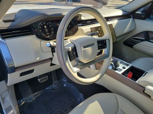 Used 2023 Land Rover Range Rover SE image 25