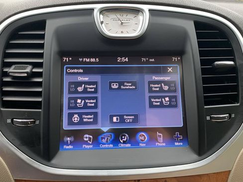 Used 2014 Chrysler 300 C RWD image 15