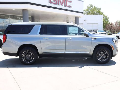 New 2026 GMC Yukon XL Elevation w/ Elevation Premium Package AWD/4WD image 7