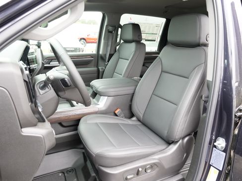 New 2025 GMC Sierra 2500 SLT w/ SLT Convenience Package image 17