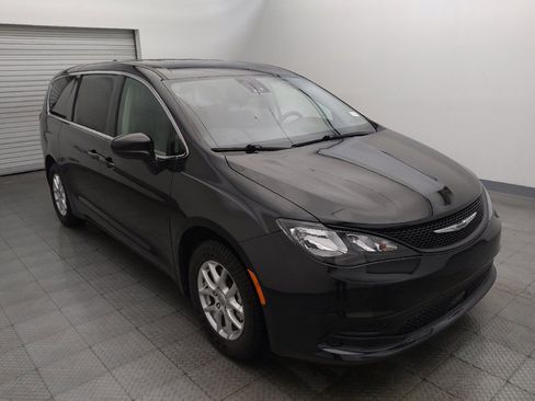 Used 2023 Chrysler Voyager LX FWD image 13