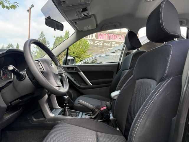 Used 2015 Subaru Forester 2.5i AWD/4WD image 9