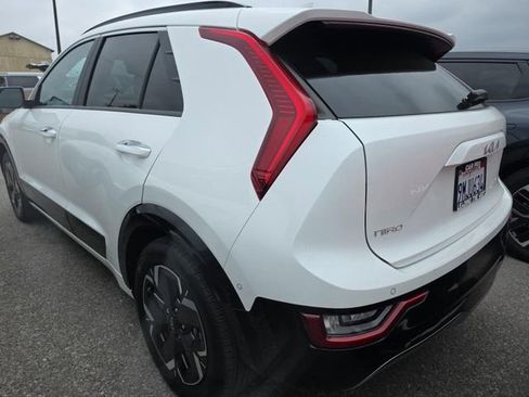 Used 2024 Kia Niro Wave FWD image 2