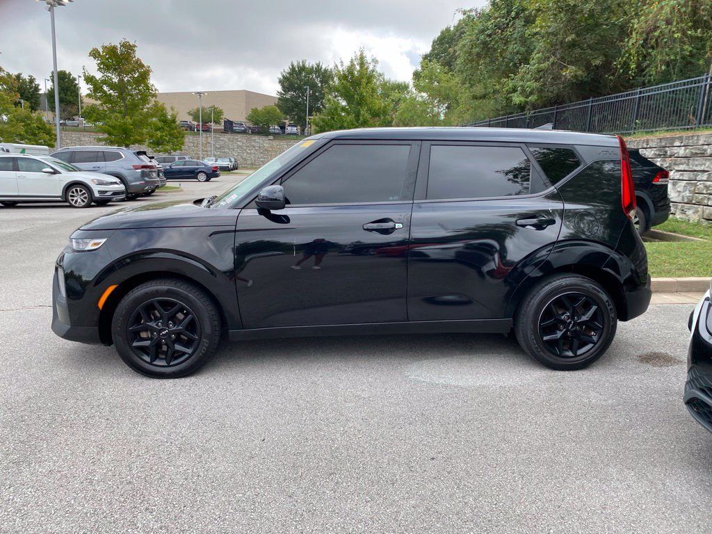 Used 2022 Kia Soul LX w/ Technology Package FWD image 4