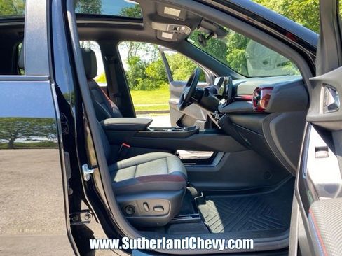 Used 2025 Chevrolet Equinox RS w/ Safety and Technology Package AWD/4WD image 17