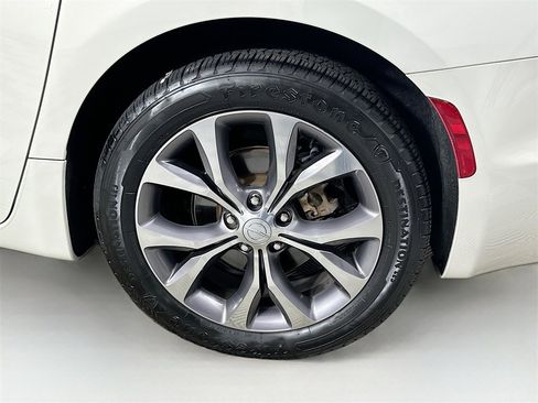 Used 2019 Chrysler Pacifica Limited w/ Tire & Wheel Group image 24