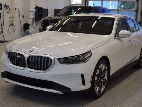 New 2027 BMW 530i xDrive w/ Premium Package AWD/4WD image 9