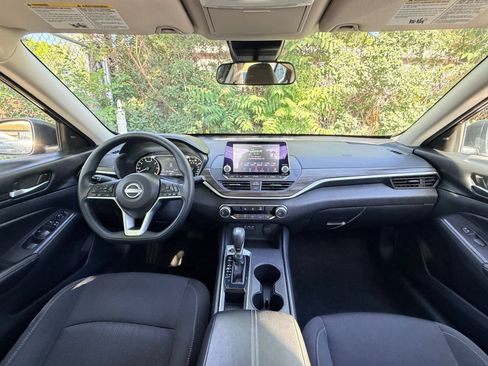Used 2025 Nissan Altima 2.5 SV FWD image 33