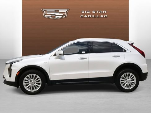 Used 2024 Cadillac XT4 Luxury w/ Cold Weather Package image 2