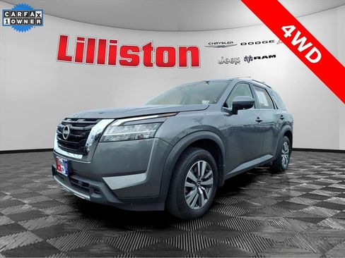 Used 2023 Nissan Pathfinder SL image 3