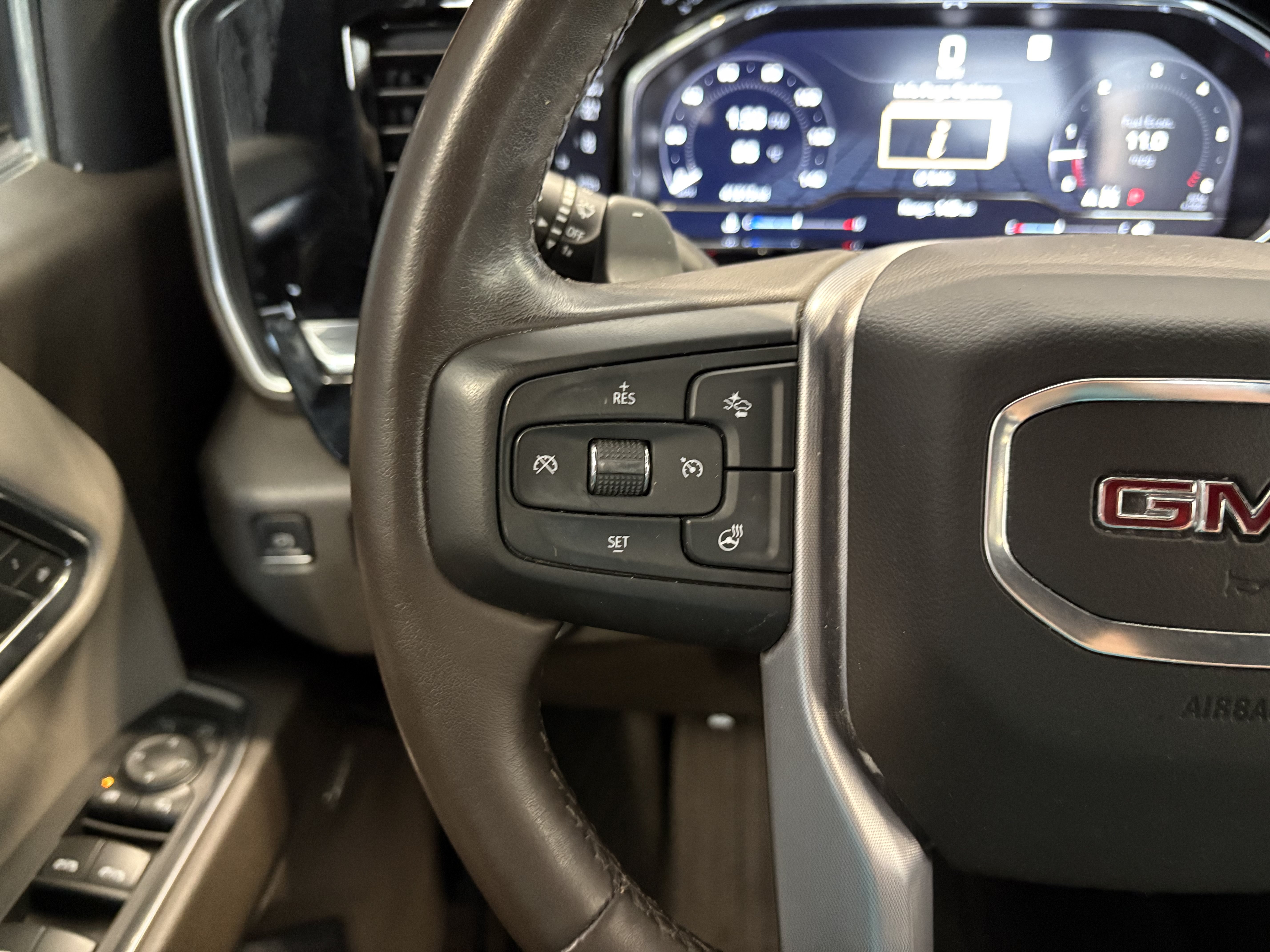 Used 2022 GMC Sierra 1500 SLT w/ SLT Convenience Package AWD/4WD image 25