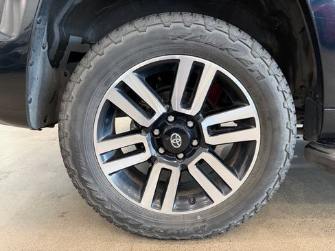 Used 2022 Toyota 4Runner Limited AWD/4WD image 16