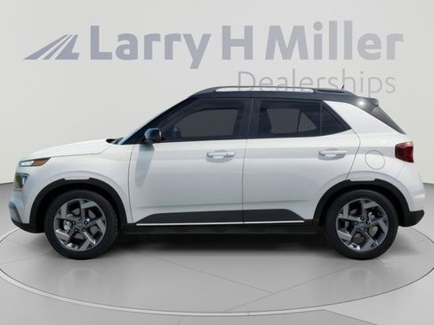 New 2026 Hyundai Venue SEL FWD image 3