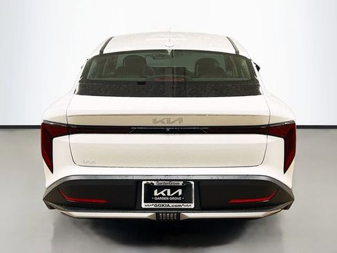 New 2025 Kia K4 LX image 6