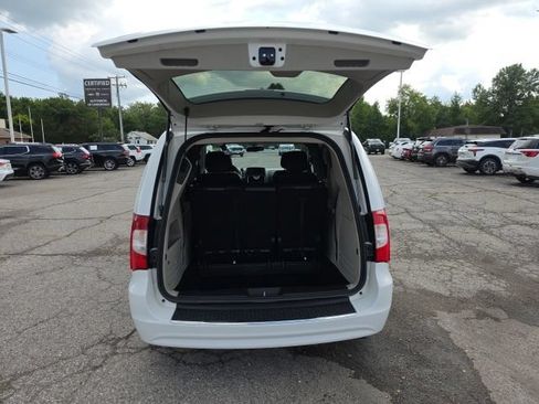 Used 2015 Chrysler Town & Country Touring w/ Driver Convenience Group FWD image 23