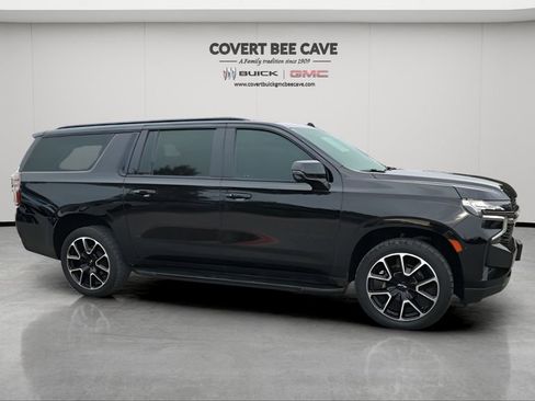 Used 2022 Chevrolet Suburban RST w/ Sport Performance Package image 12