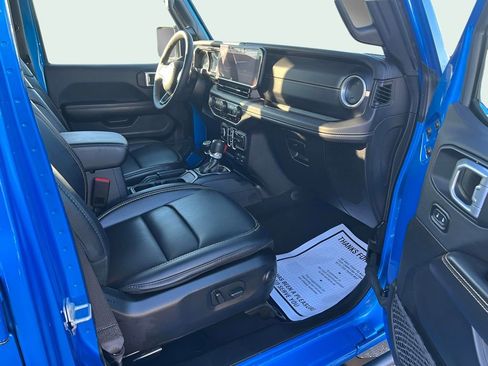 Used 2024 Jeep Gladiator Sport w/ Premium Package AWD/4WD image 19