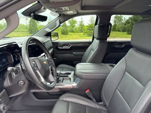 Used 2024 Chevrolet Silverado 1500 LTZ w/ LTZ Premium Package AWD/4WD image 16
